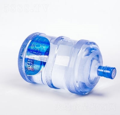 ����С���ӈF(tu��n)Ͱ�bˮ