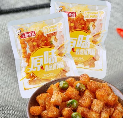 小鵬食品原味香辣排骨味辣條休閑零食
