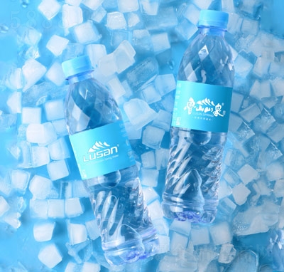 ��ɽɽȪ�����ȻȪˮ���̴������b���ˮƿ�bˮ